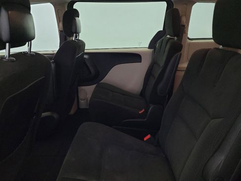Used 2015 Dodge Grand Caravan American Value Package w/ UConnect Hands-Free Group FWD image 18