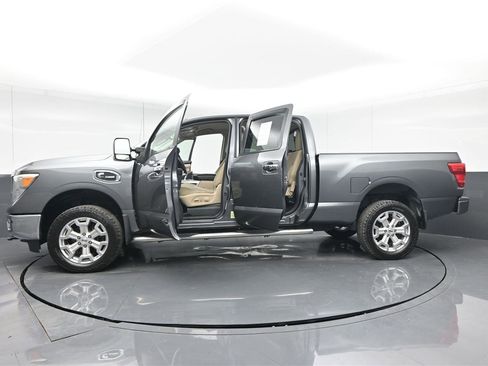Used 2016 Nissan Titan SV image 40