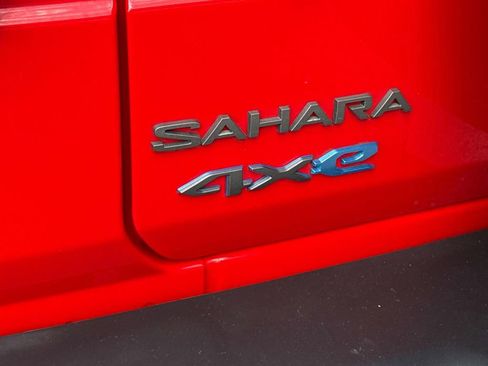 Used 2025 Jeep Wrangler Unlimited Sahara w/ Safety Group AWD/4WD image 5
