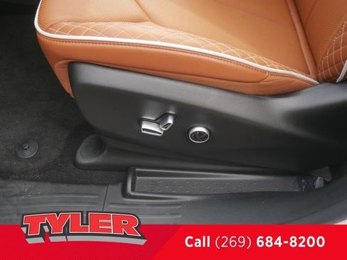 New 2026 Chrysler Pacifica Pinnacle w/ Trailer Tow Group AWD/4WD image 24