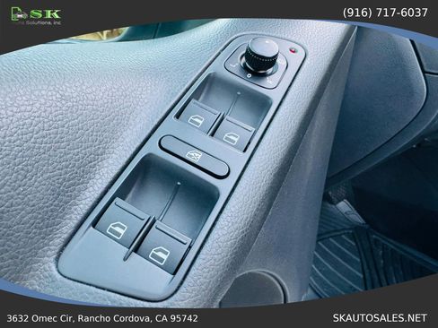 Used 2013 Volkswagen Tiguan S image 32