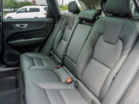 Used 2025 Volvo XC60 B5 Plus AWD/4WD image 18
