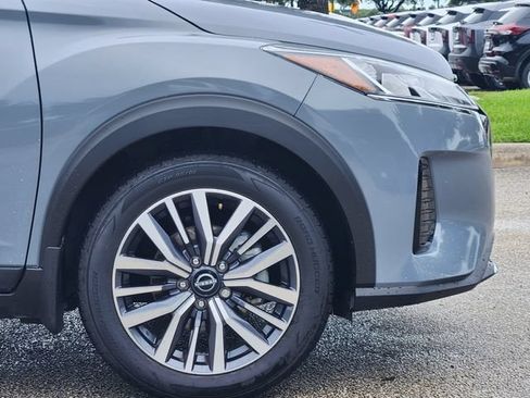 Used 2024 Nissan Kicks SV FWD image 9