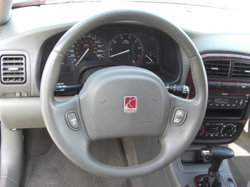 Used 2002 Saturn L-Series LW300 image 9