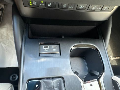 Used 2025 Lexus ES 300h Ultra Luxury w/ Accessory Package (Z1) FWD image 29