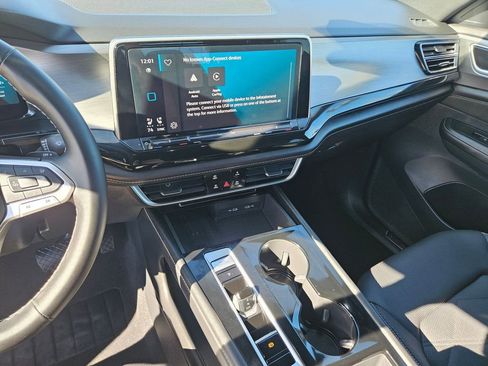 Used 2025 Volkswagen Atlas Cross Sport SE image 20