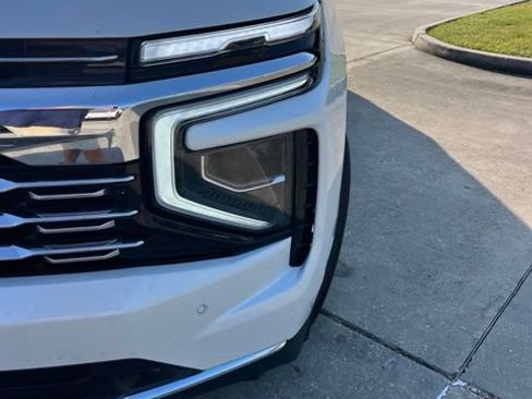 Used 2025 Chevrolet Suburban Premier RWD image 11