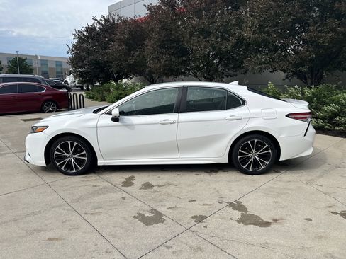 Used 2020 Toyota Camry SE FWD image 8