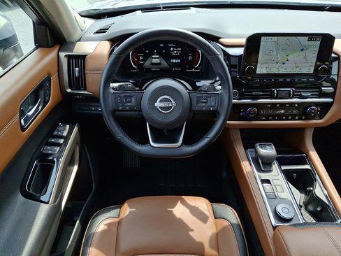 Certified 2023 Nissan Pathfinder Platinum w/ Black Appearance Package image 14