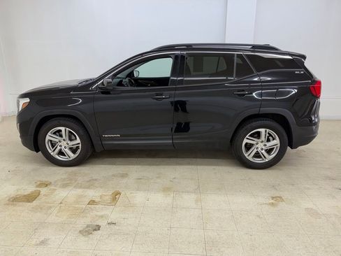 Used 2018 GMC Terrain SLE w/ Driver Convenience Package FWD image 2