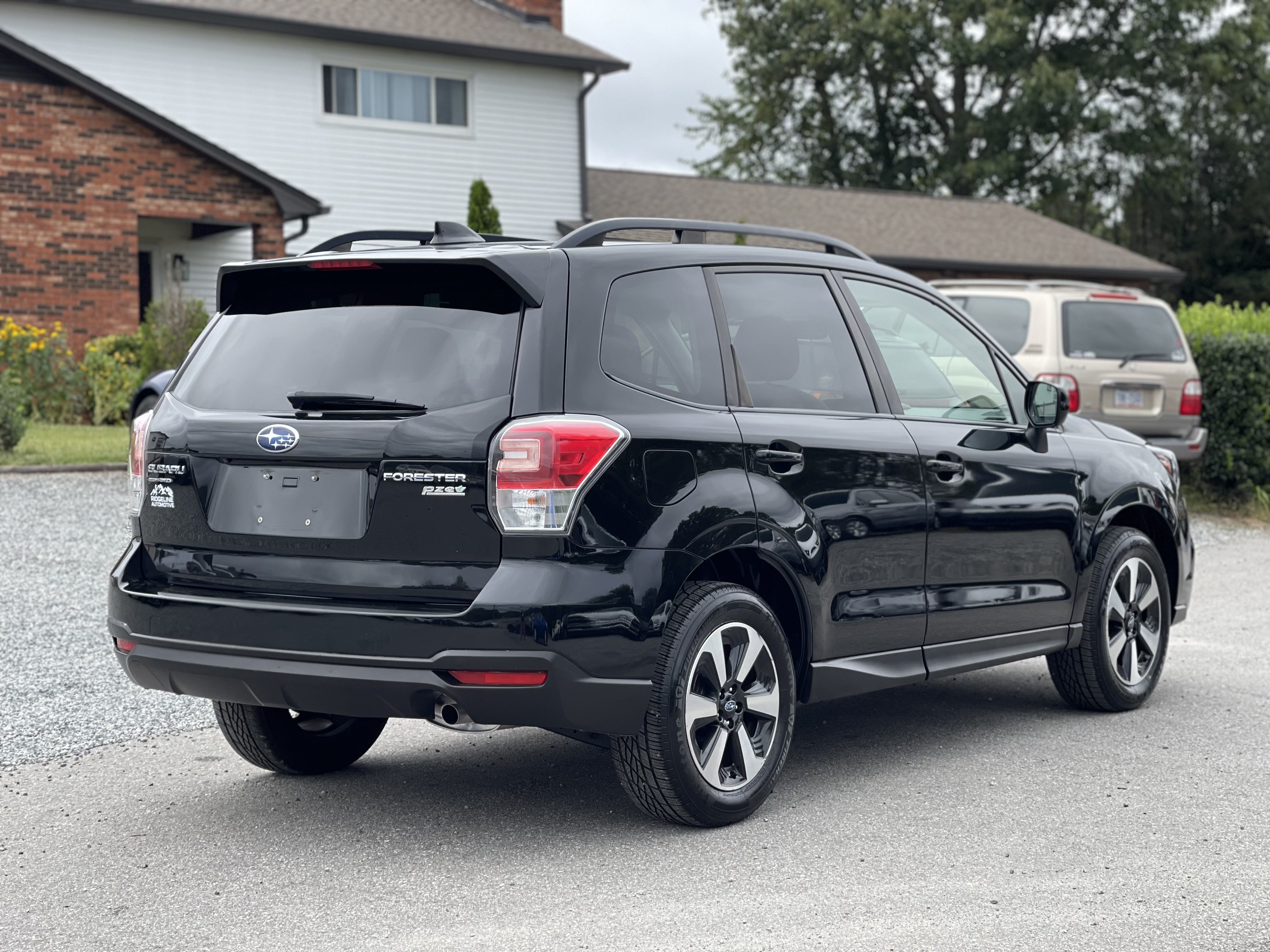 Used 2017 Subaru Forester 2.5i Premium w/ All-Weather Package AWD/4WD image 3