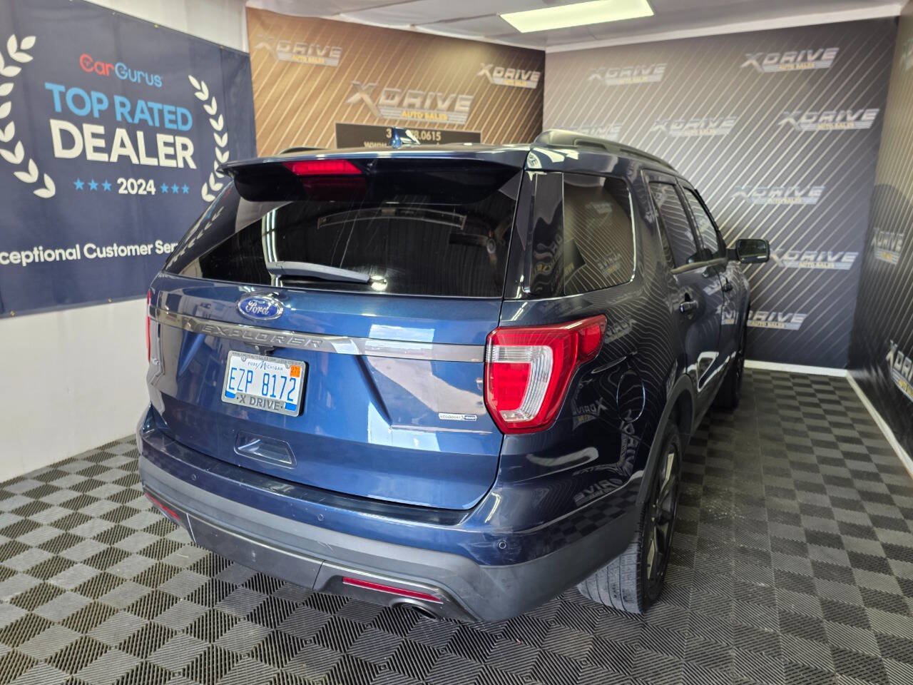 Used 2017 Ford Explorer XLT w/ Equipment Group 202A AWD/4WD image 14