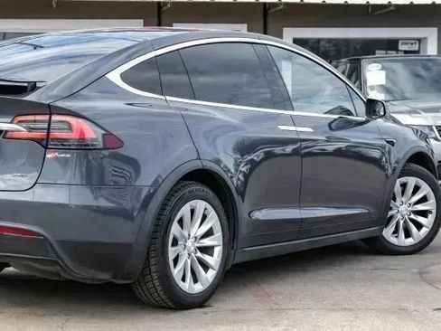 Used 2018 Tesla Model X 100D image 17