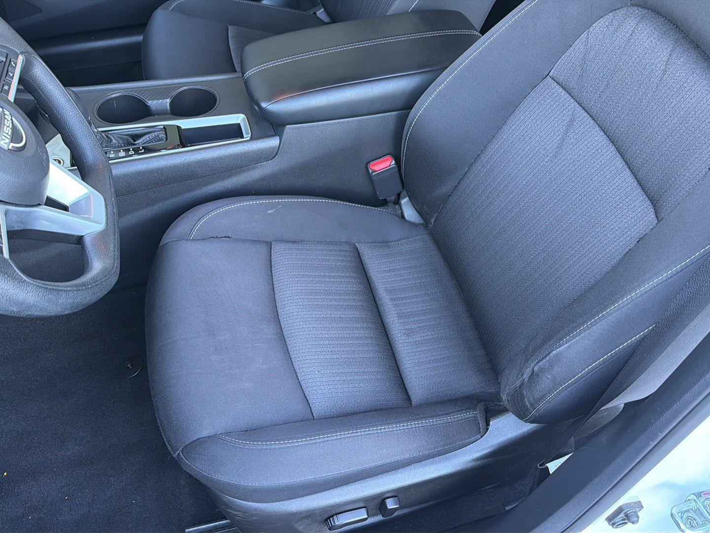 Used 2025 Nissan Altima 2.5 SV FWD image 29