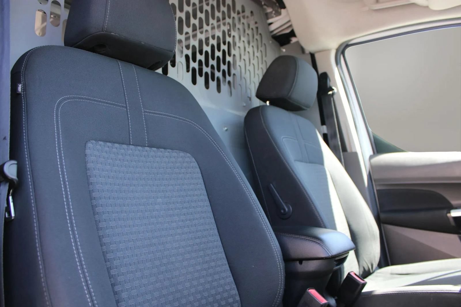 Used 2019 Ford Transit Connect XLT FWD image 18