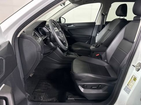 Used 2021 Volkswagen Tiguan SE image 11