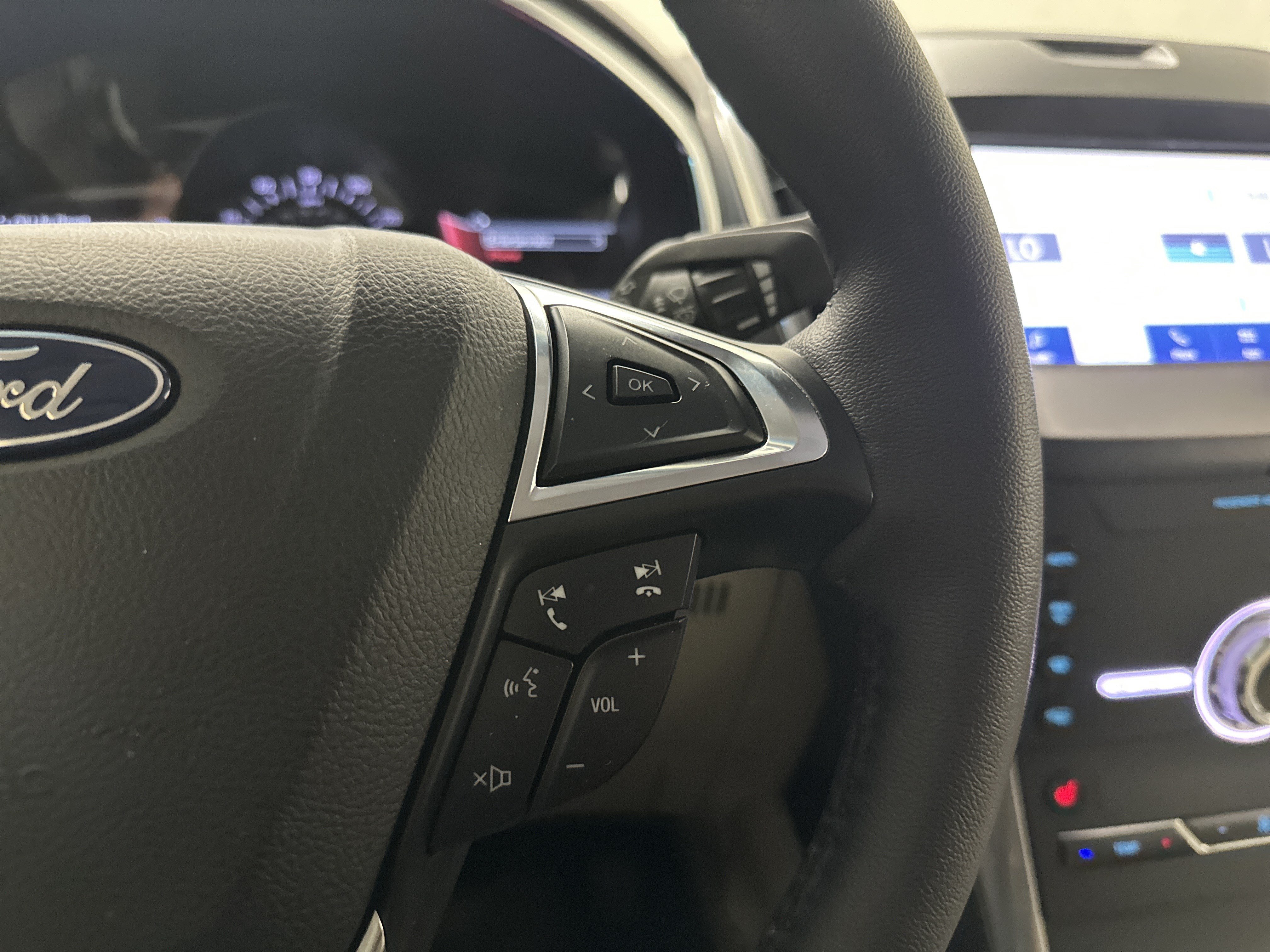 Used 2020 Ford Edge Titanium AWD/4WD image 20
