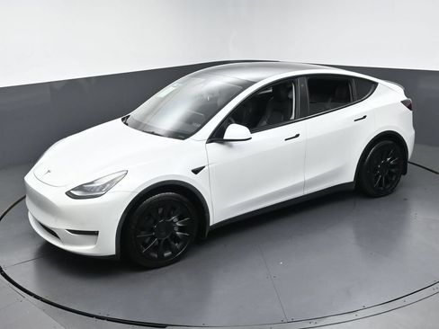 Used 2021 Tesla Model Y Long Range AWD/4WD image 38