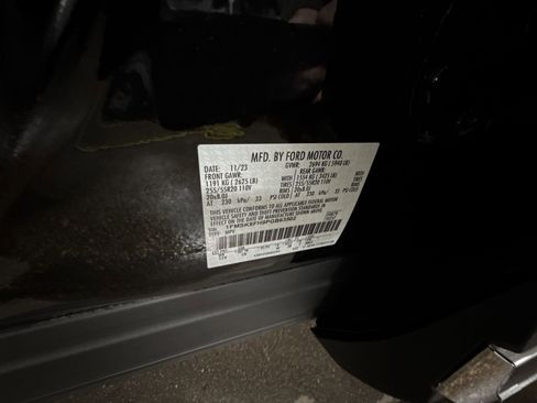 Used 2023 Ford Explorer Limited image 33