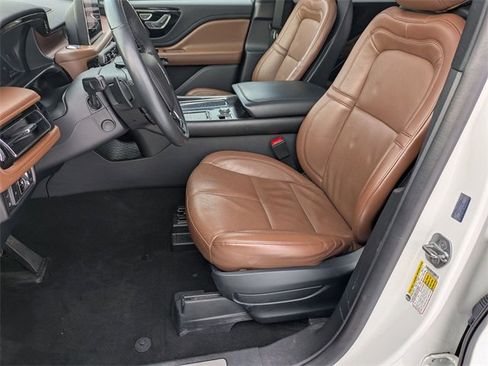 Used 2021 Lincoln Aviator Grand Touring w/ Elements Package Plus image 12