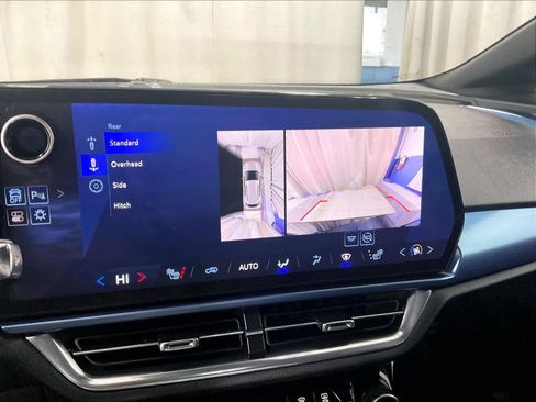 Used 2025 Chevrolet Equinox EV LT w/ Convenience Package image 19