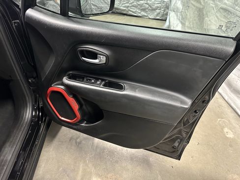 Used 2020 Jeep Renegade Trailhawk w/ Cold Weather Group image 7