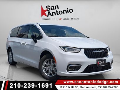 New 2025 Chrysler Pacifica Select