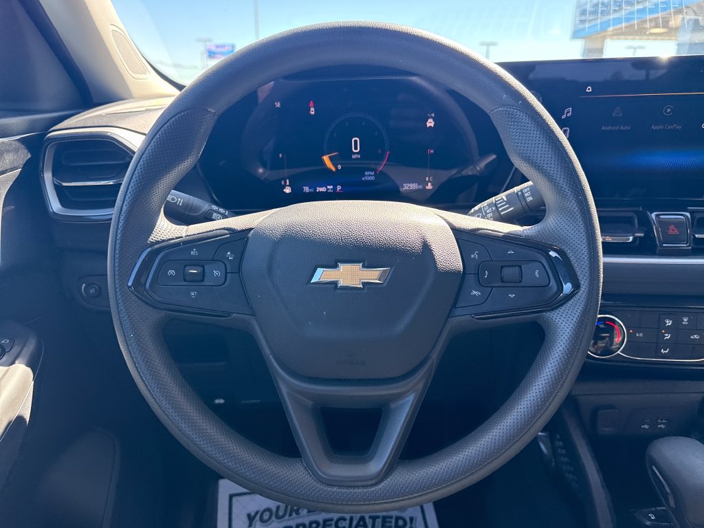Used 2025 Chevrolet TrailBlazer LT AWD/4WD image 16