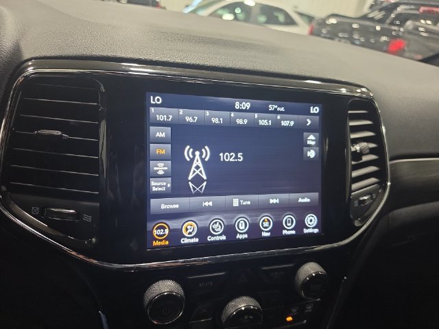 Used 2022 Jeep Grand Cherokee Laredo X AWD/4WD image 13