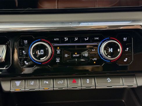 Used 2024 GMC Sierra 2500 Denali Ultimate w/ Max Trailering Package image 18