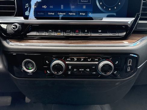 Used 2024 Chevrolet Silverado 1500 LT image 22