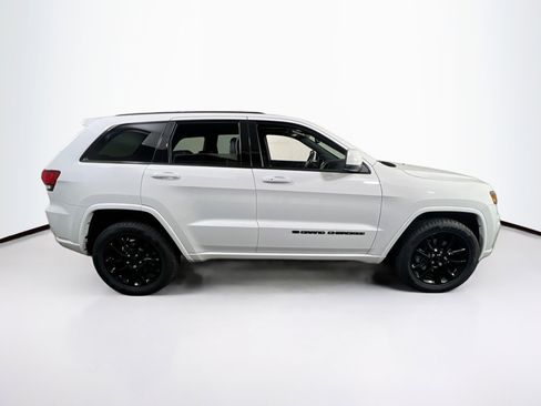 Used 2022 Jeep Grand Cherokee Laredo X image 4