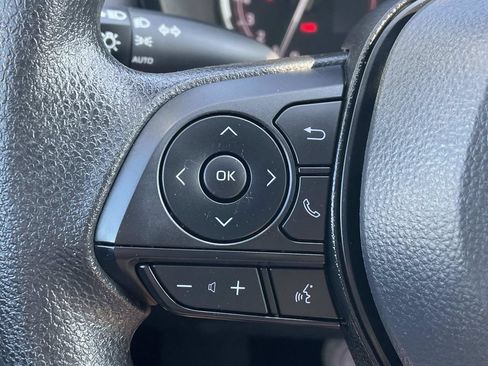 Used 2025 Toyota RAV4 XLE FWD image 28