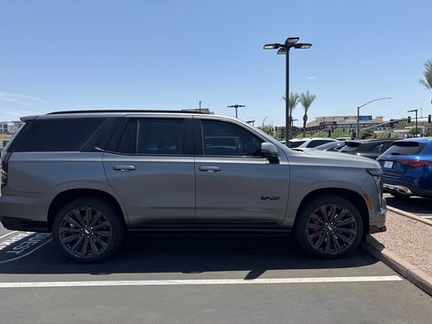 Used 2026 Cadillac Escalade V w/ LPO, Onyx Lite Package AWD/4WD image 3