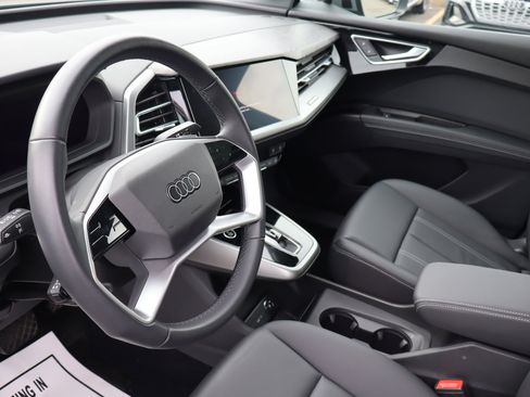 Used 2023 Audi Q4 e-tron Premium Plus w/ Premium Plus image 9