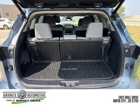 Used 2023 Toyota Highlander XLE AWD/4WD image 23