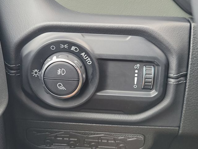 Used 2025 Jeep Gladiator Mojave AWD/4WD image 27