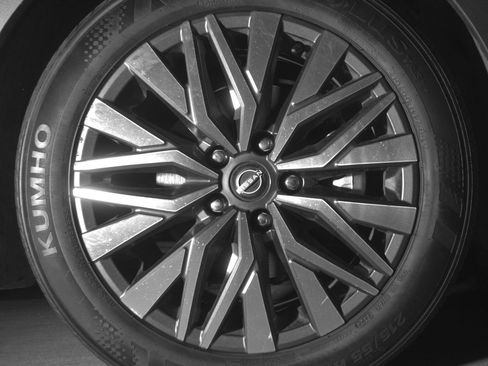 Used 2025 Nissan Altima 2.5 SV image 13