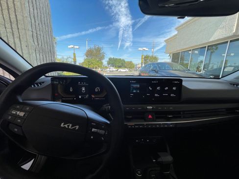 Used 2025 Kia K4 LXS image 34