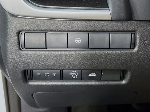 Used 2024 Nissan Rogue SV image 9