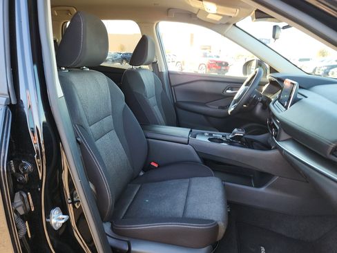 Used 2024 Nissan Rogue SV image 15