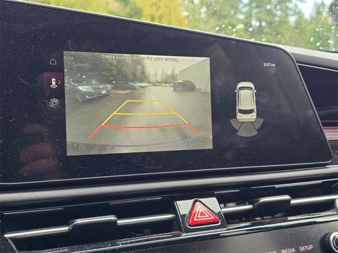 Used 2023 Kia Niro EX Touring image 5