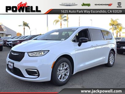 New 2026 Chrysler Pacifica Select