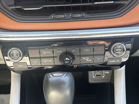 Used 2022 Jeep Compass Limited image 16