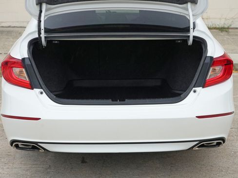 Used 2018 Honda Accord Sport image 9