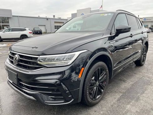 Certified 2022 Volkswagen Tiguan SE R-Line image 2