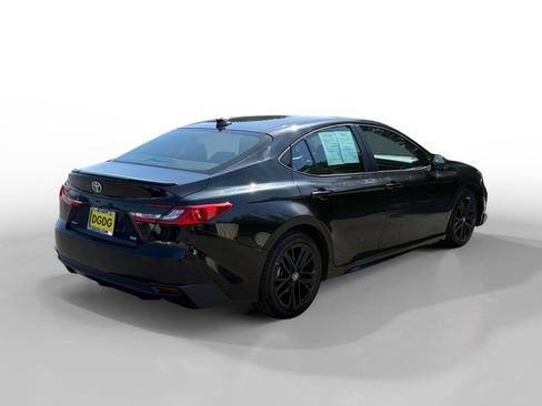 Used 2025 Toyota Camry SE FWD image 5