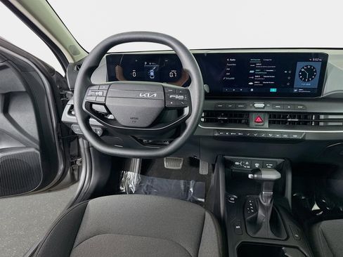 Certified 2025 Kia K4 LXS image 21