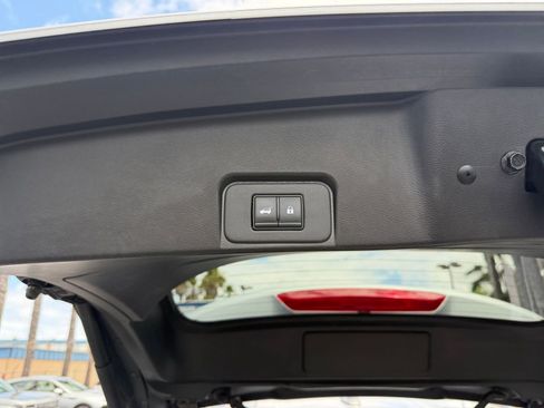 Used 2025 Nissan Rogue SV FWD image 23