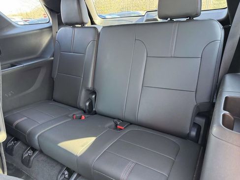 Used 2023 Chevrolet Traverse RS AWD/4WD image 10